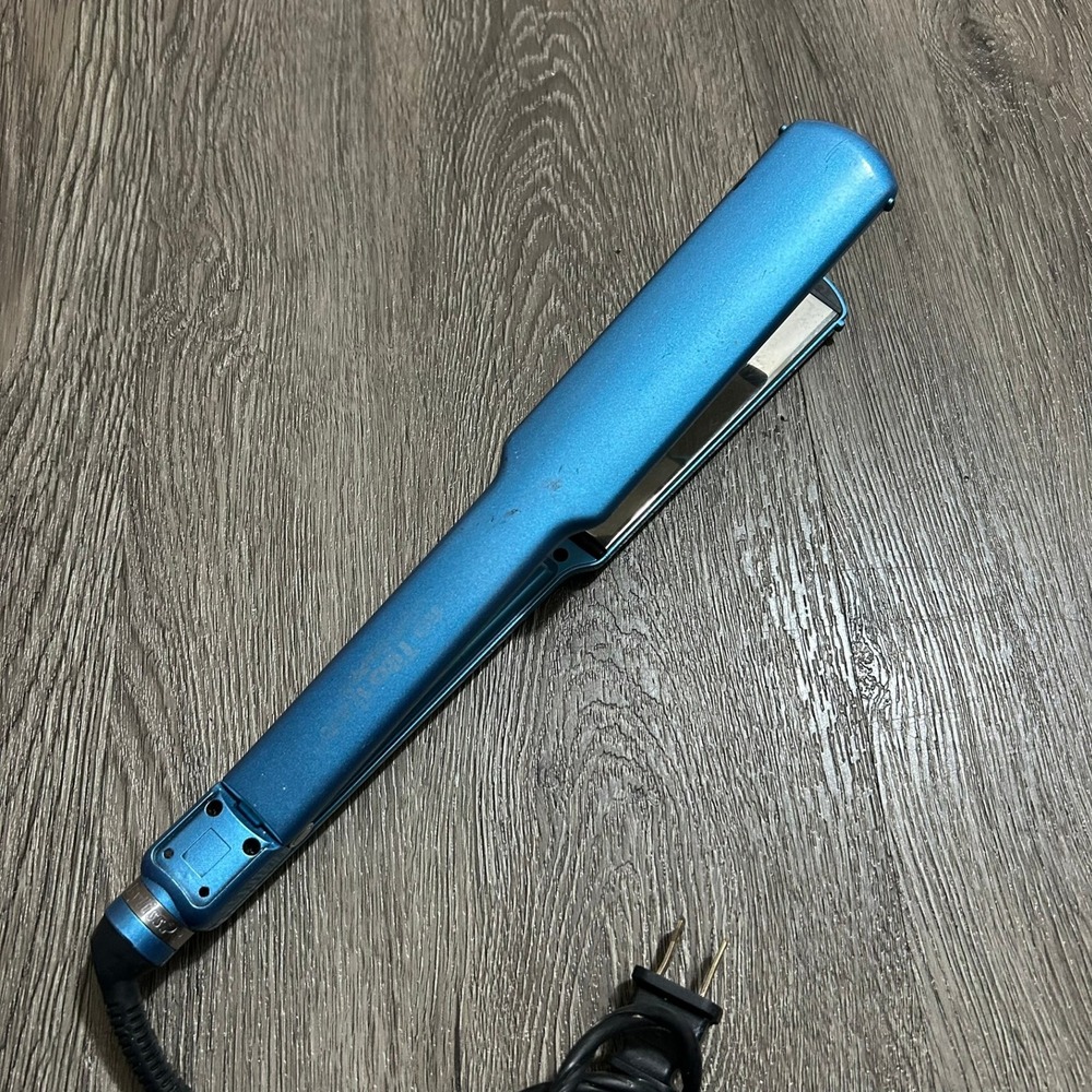 BaBylissPRO Flat Iron 1.5" Blue Nano Titanium BABNT3073TN Straightener